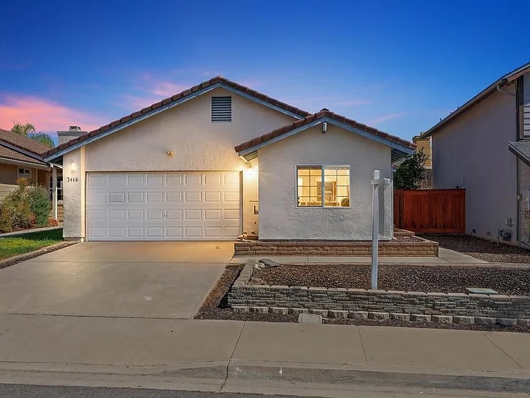 147c6f45729e581358c0dabc063d1cc1-cc_ft_768